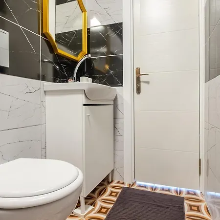 Flat In The Heart Of Cihangir Apartment Istanbul
