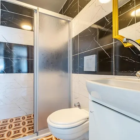 Flat In The Heart Of Cihangir Διαμέρισμα Κωνσταντινούπολη